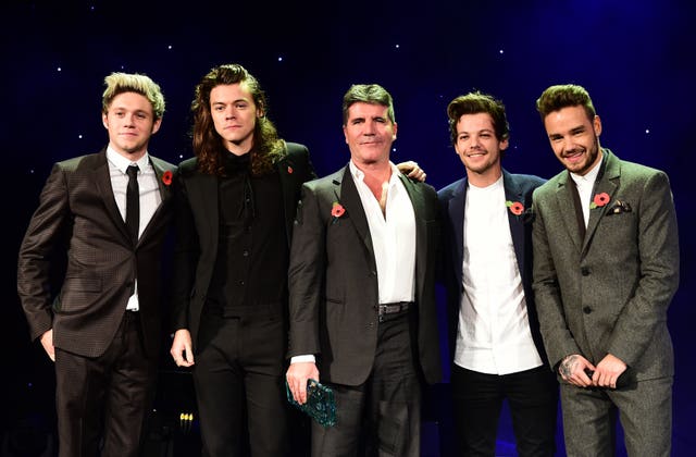 Niall Horan, Harry Styles, Louis Tomlinson and Liam Payne with music mogul Simon Cowell