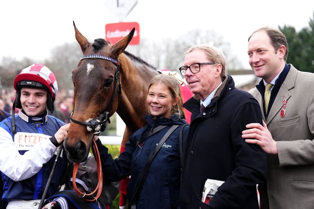 Harry Redknapp (second right) with The Jukebox Man at Kempton Park