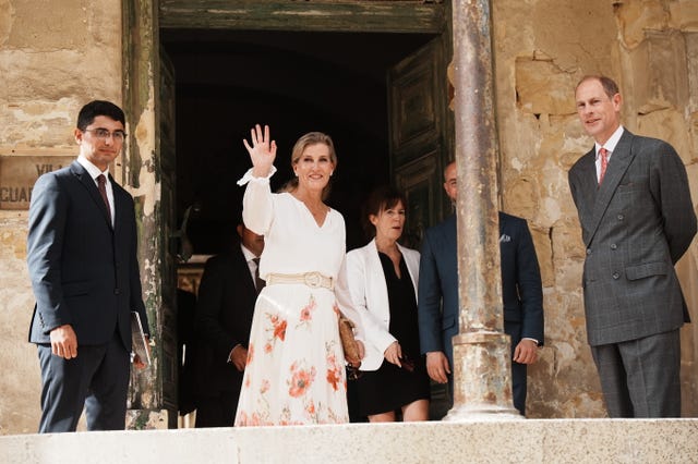 Duchess waving to crowd outside villa