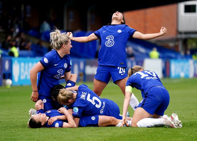 Chelsea celebrate reaching the Women's Champions League final