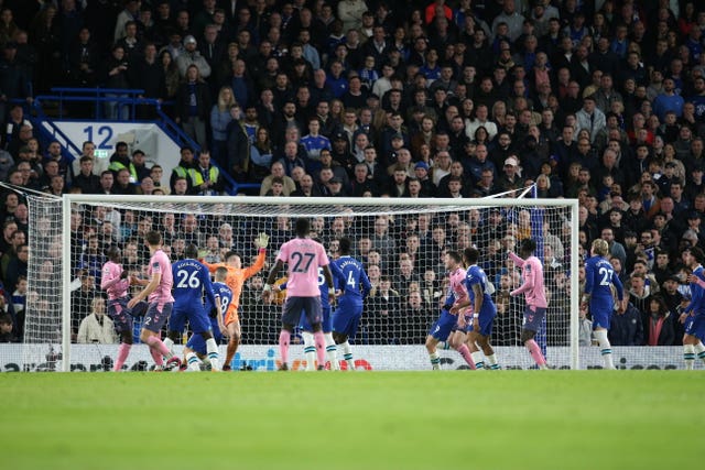Late Ellis Simms goal earns Everton a point and check’s Chelsea’s progress