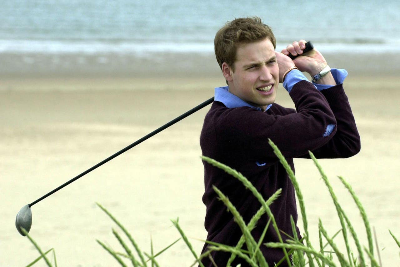 Принц Уильям играет в гольф