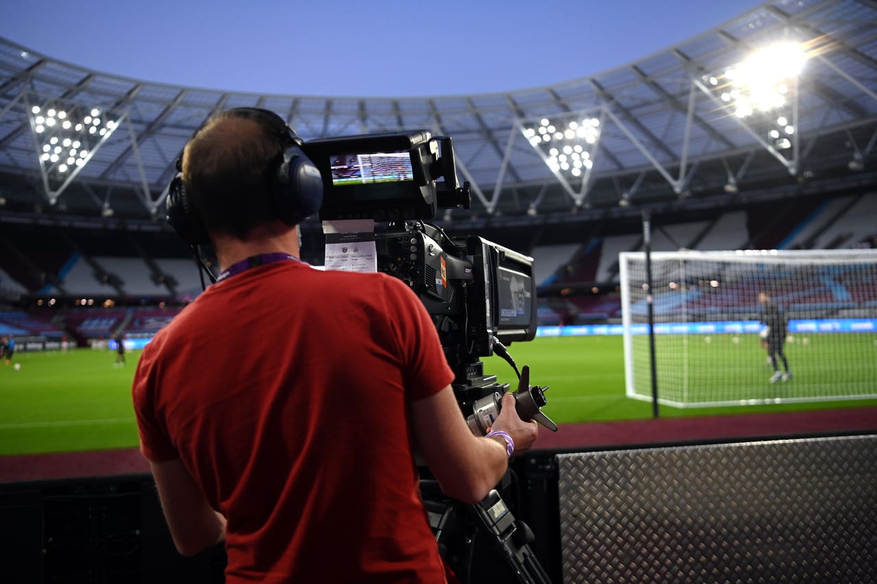 Астон вилла Вест Хэм. Телевещатель это. English Premier League cameraman. Вест Хэм - Астон вилла Твиттер. Match views