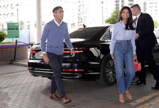 Rishi Sunak with his wife Akshata Murty