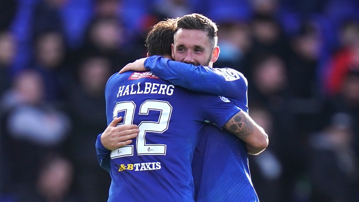 St Johnstone’s Nicky Clark (right) celebrates