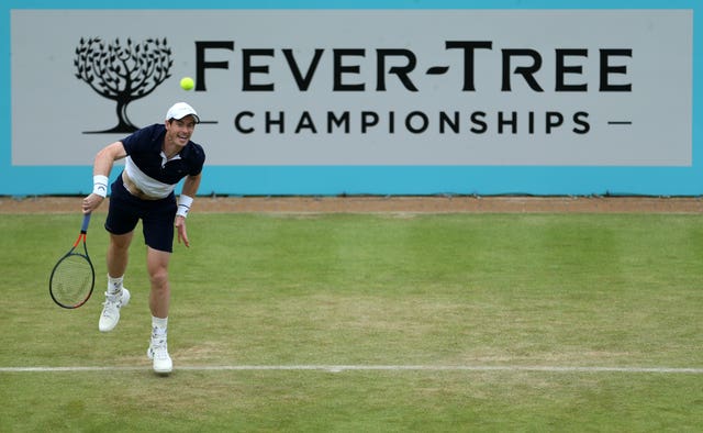 Andy Murray serves against Juan Sebastian Cabal and Robert Farah