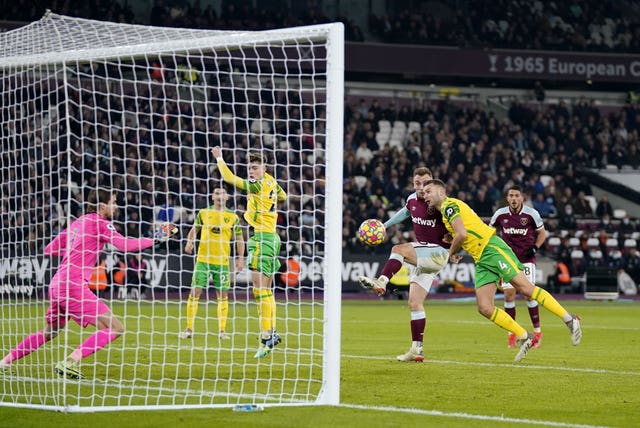 Jarrod Bowen scores twice as West Ham beat Norwich to return to top four
