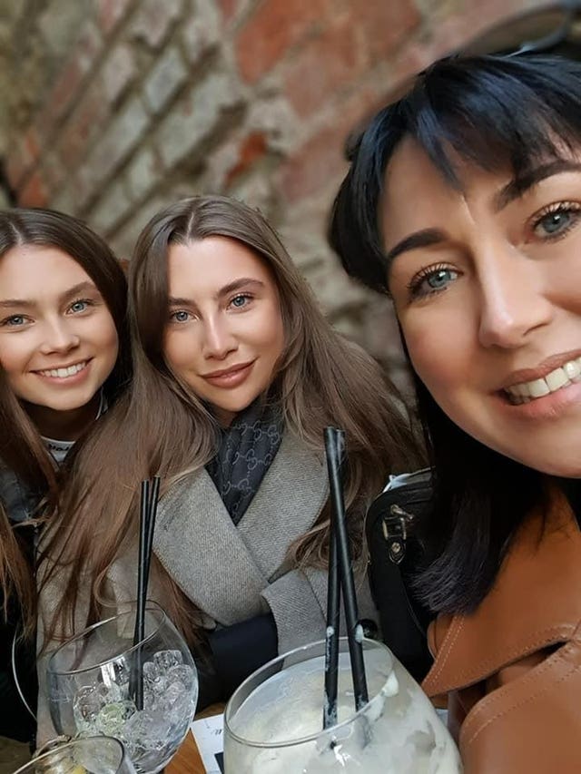 Jaysley Beck (left) with her sister Emilli (centre) and mother Leighann McCready 