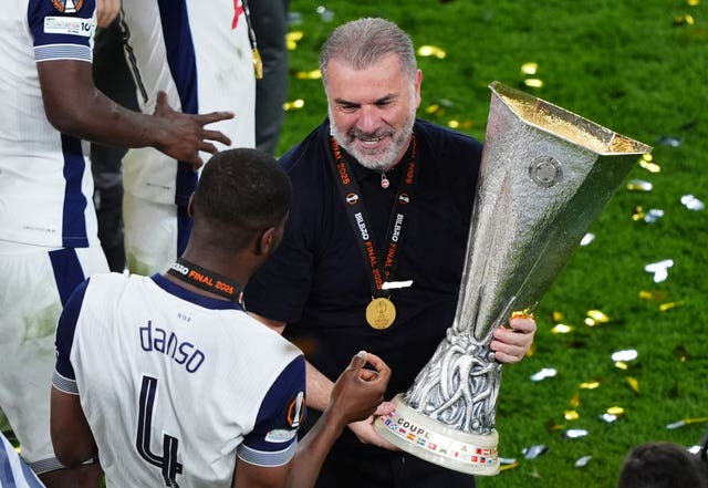 Ange Postecoglou with the Europa League trophy
