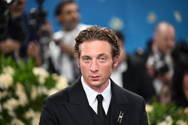 Jeremy Allen White  plays Springsteen (PA)