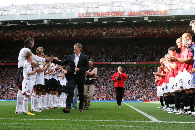 Solskjaer announces his retirement from football on August 27, 2007 and says farewell to Old Trafford