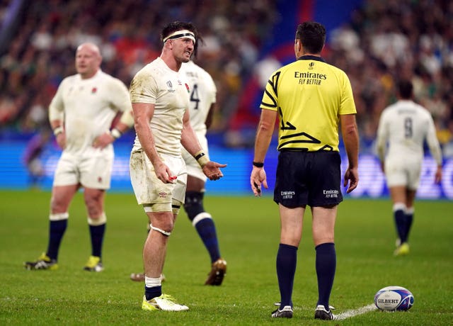 Tom Curry, left, speaks to referee Ben O’Keeffe