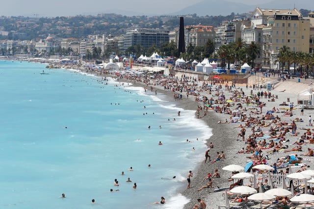 France lifts travel ban