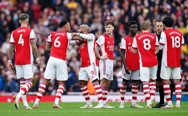 Albert Stuivenberg rues VAR inconsistency as 10-man Arsenal lose in injury time PLZ Soccer