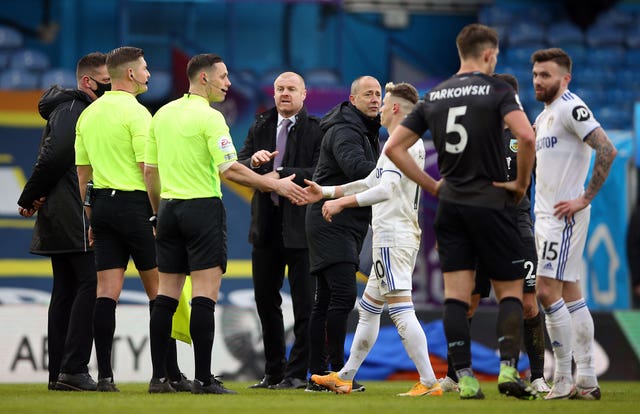 Burnley manager Sean Dyche speaks to referee Robert Jones at the final whistle at Leeds