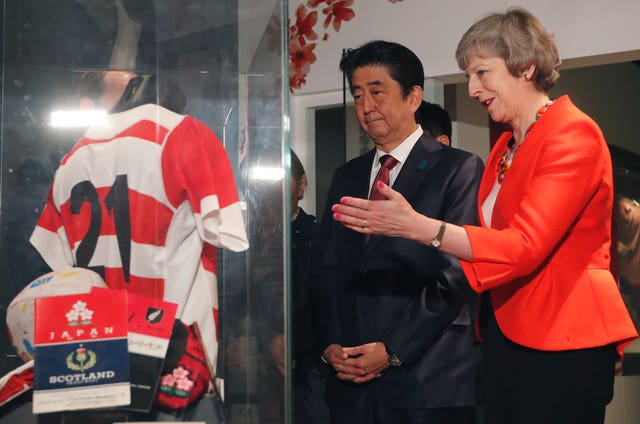 Theresa May and Shinzo Abe viewing an exhibition during their tour