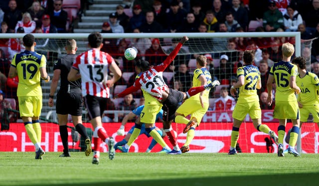 Nordi Mukiele, centre, scores for Sunderland