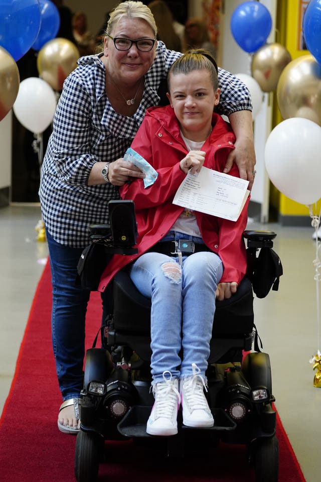 Ellie Curran with her mother Margie 