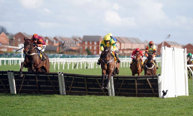 Emitom winning the Betfair Serial Winners Fund Handicap Hurdle 