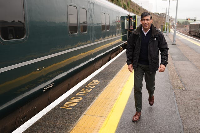 Rishi Sunak arrives at a station in Cornwall 