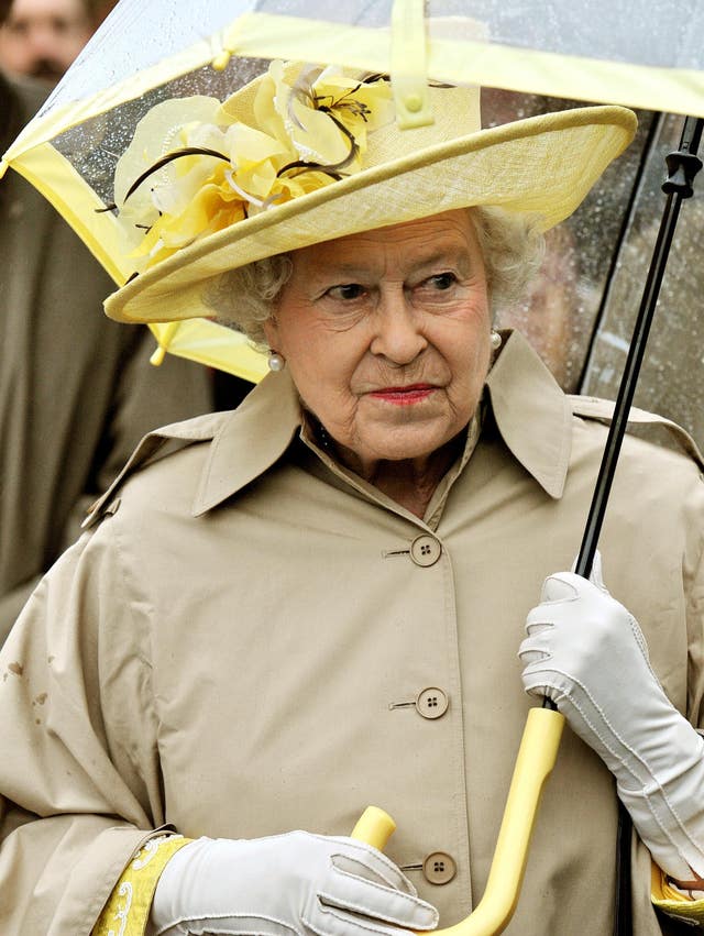 Jubilee Queen: The monarch's fashion staples, wardrobe tricks and style choices 6 Royalty – Queen Elizabeth II Visit to Canada