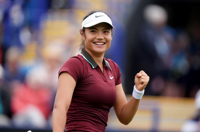 Emma Raducanu celebrates winning the second set 