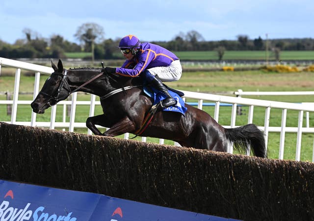 Easy Game winning the McInerney Properties Fairyhouse Steeplechase 