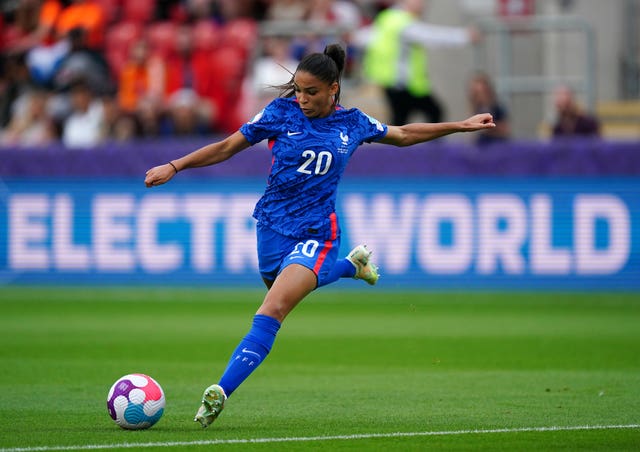 France's Delphine Cascarino shoots against the Netherlands