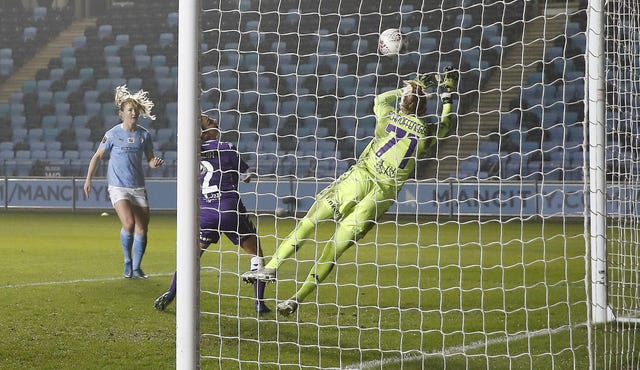 Sam Mewis heads home Manchester City's third goal 