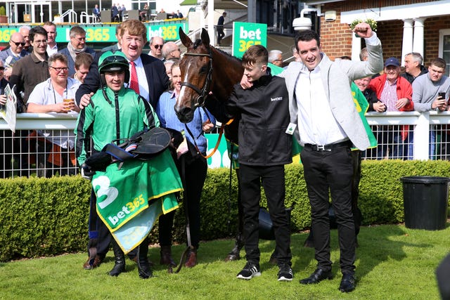 Hewick with connections at Sandown 