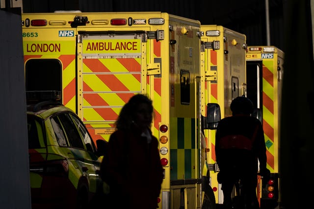 999 staff paid miscarriage bereavement leave