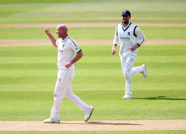 Warwickshire v Surrey – LV= Insurance County Championship – Division One – Day Two – Edgbaston