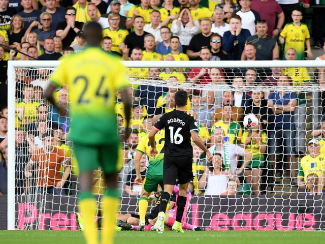  Teemu Pukki, partially obcsured, scores for Norwich against Manchester City