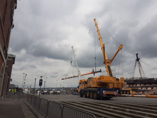 Hms Victory S Main Lower Mast Removed For First Time In Nearly 130 Years Express Star