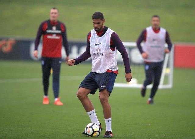 Ruben Loftus-Cheek trains with England