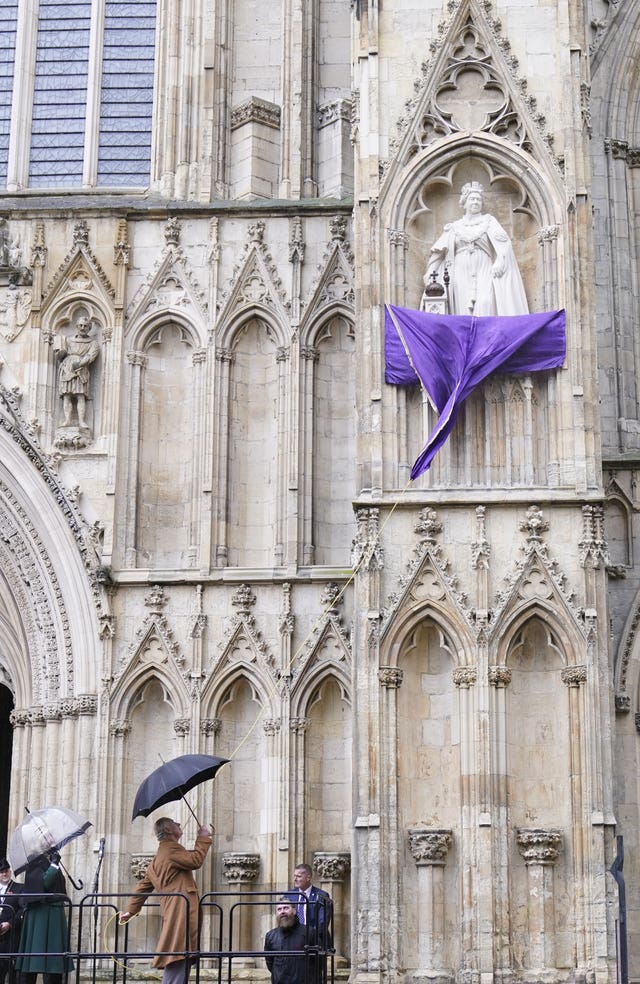 Charles unveils the Queen's statue at York Minster