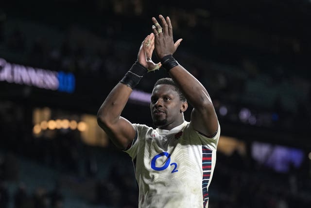 Maro Itoje applauds the crowd