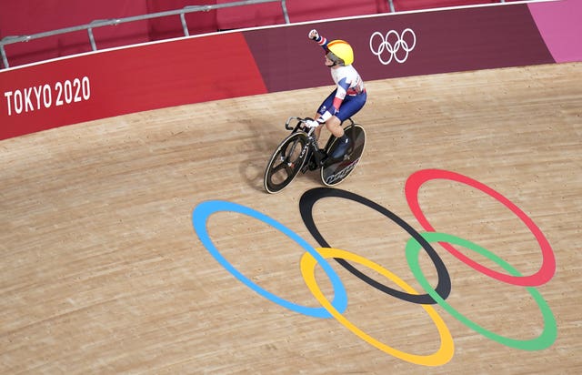 Laura Kenny celebrates winning gold in the women's Madison