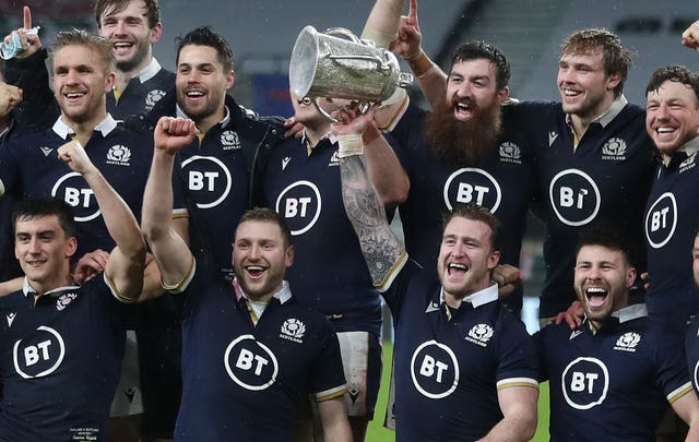 Scotland celebrate winning the Calcutta Cup in 2021