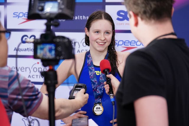 Amelie Blocksidge retained her British 1500m freestyle title, aged 14