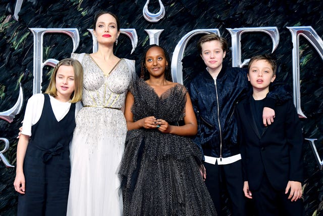 Angelina Jolie with children (left to right) Vivienne Marcheline Jolie-Pitt, Zahara Marley Jolie-Pitt, Shiloh Nouvel Jolie-Pitt and Knox Leon Jolie-Pitt