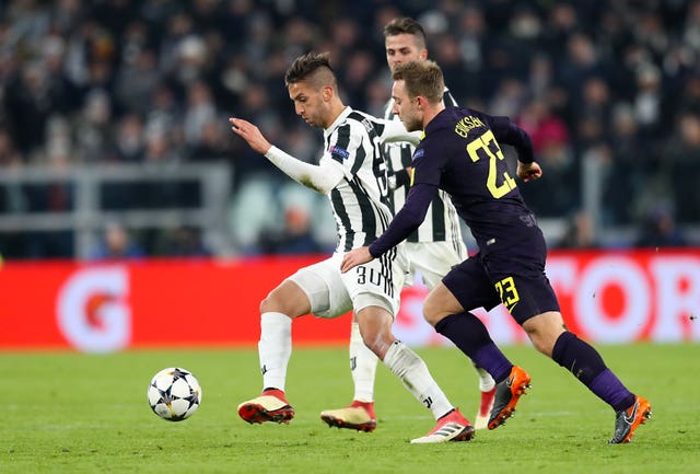 Tottenham and Juventus players battle for the ball