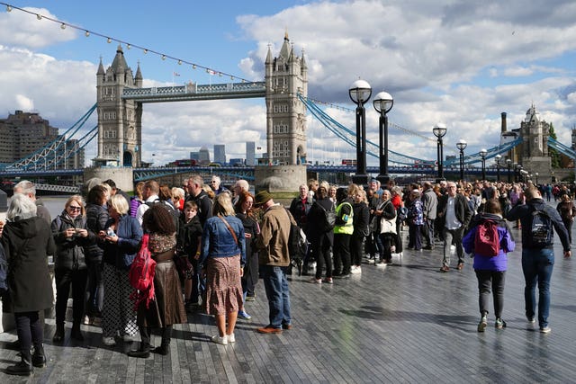 Sun expected to shine on queue to attend Queen’s lying in state ...