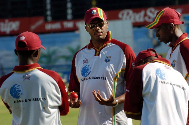 Courtney Walsh (centre) was the first man to reach 500 wickets in Test cricket