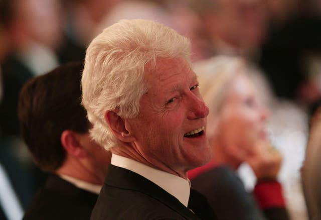 Clinton presented with Chatham House Prize