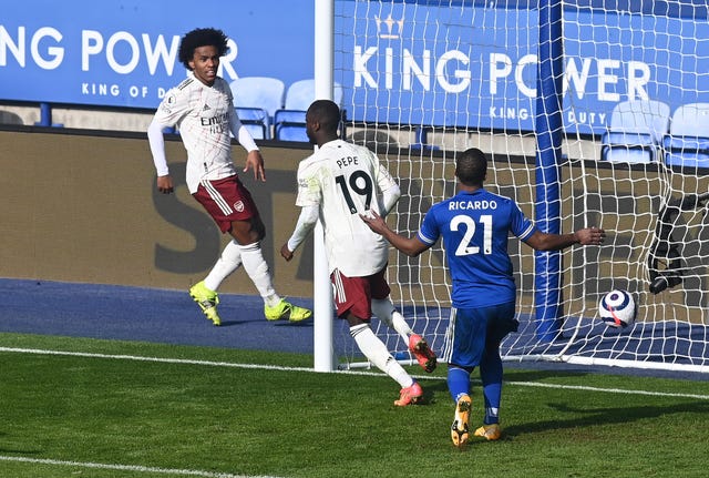 Nicolas Pepe scores Arsenal's third goal 