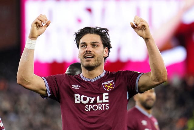 Konstantinos Mavropanos celebrates scoring