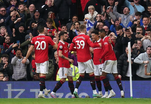 Manchester United overcame a tricky start to beat Leicester 