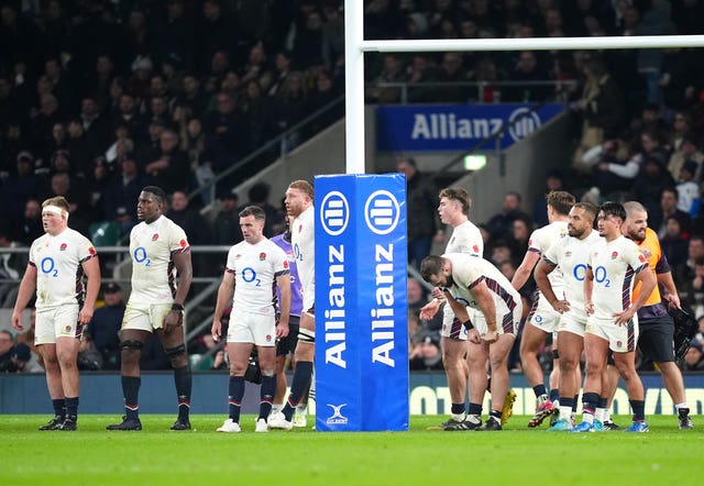 England players look dejected under the posts following defeat to Australia