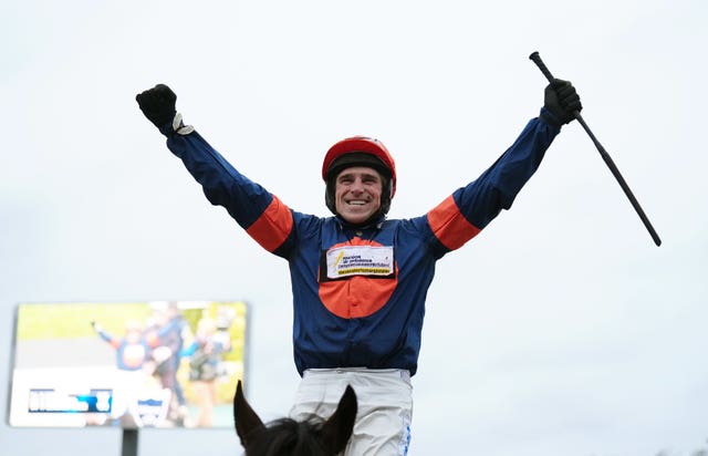 Harry Skelton and Le Milos at Newbury